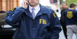 Polémico agente de FBI afirma que tuvo datos que habrían sido el fin de Trump