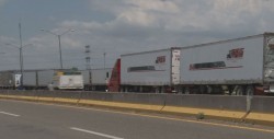 Se manifiestan transportistas contra la SCT
