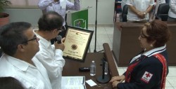 Recibe medalla de "Jornadas Heróicas" Candelaria Osuna
