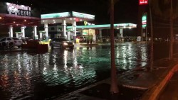 Sorprende fuerte lluvias y vientos a los mazatlecos