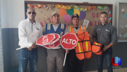 Escuadrón Vial hace compás de espera ante demolición de escuela