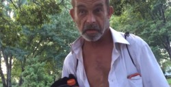 Este hombre le dio un regalo a un veterano vagabundo y lo dejó llorando