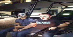 Investigan quien filtró fotos de detenidos con máscara de payaso