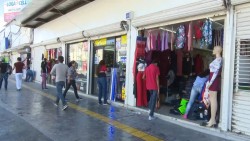 Bajas ventas en comercios durante vacaciones de verano