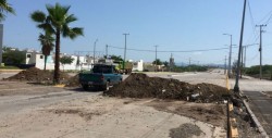 Dejan montones de tierra sobre carretera a Imala