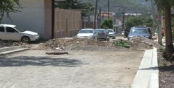En la colonia Emiliano Zapata no les terminaron de pavimentar