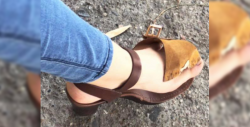 Esta señora reparó su zapato y restauró la fé en la humanidad