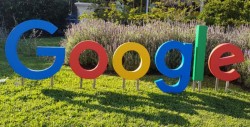 Google es multado por la Unión Europea por 5.000 millones de dólares