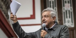 AMLO aportó 500 mil pesos a fideicomiso por venta de su libro