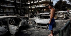 Incendios en la costa de Atenas dejan 74 muertos y una imagen de devastación