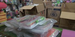 Se preparan comerciantes para entrega de útiles y uniformes gratuitos
