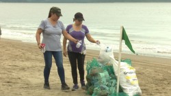 Ahomenses se reunen para limpiar las playa del Maviri