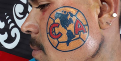 Fan se tatúa escudo del América en su mejilla
