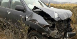 Siete jóvenes salen disparados de una camioneta y mueren