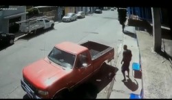 Intenta robar camioneta, pero no sabe manejar