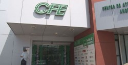 "Corre" de la prensa, se niega a dar entrevista el Sub Gerente de la CFE