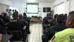 Capacitan a policías en proximidad social