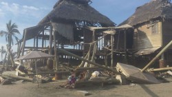 Estructura de Isla Cortés, peligro para los visitantes a la playa