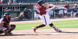 Joey Meneses busca triple corona de bateo en AAA