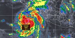 El huracán John se fortalece