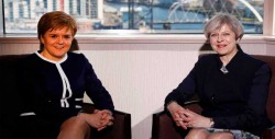 May y Sturgeon abordan sus diferencias sobre el "brexit" en Edimburgo