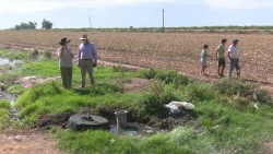 Aguas negras se derraman en tierras agrícolas de Zapotillo