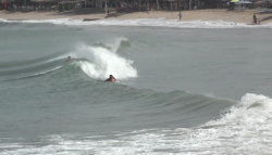 Olas de 5 metros de altura en Mazatlán