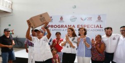 Llevan 75 mil despensas a familias de pescadores