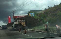 Arreglan baches en la Avenida Álvaro Obregón