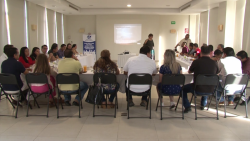 Ejecutivos de Ventas y Mercadotecnia participan en conferencia