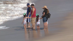 Turistas continúan en el puerto de Mazatlán