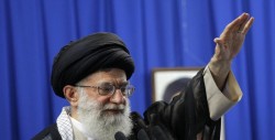 El líder supremo de Irán excluye tanto una guerra como negociaciones con EEUU