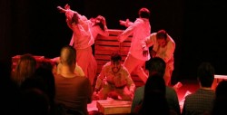 Obras teatrales con el tema de la discriminación y la marginación