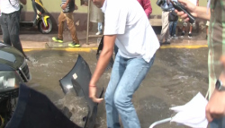 Resulta con daños vehículo en protesta de pescadores