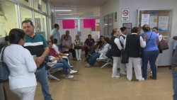 Cumplen trabajadores de la salud con paro laboral