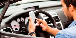 El 38 % de los jóvenes de EE.UU. textea mientras conduce su auto