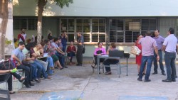 Maestros cumplen amenaza y realizan paro laboral en el inicio del ciclo escolar