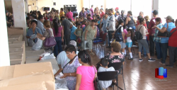En Cajeme, largas filas para entrega de uniformes escolares