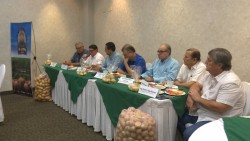 Se reúnen productores de papa con secretario de agricultura en Sinaloa