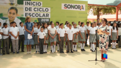Claudia Pavlovich supervisó el regreso a clases en Sonora