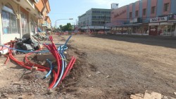 Denuncian comerciantes que obra de la zona 30 se encuentra detenida