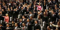 Autoridad electoral confirma la mayoría absoluta de Obrador en Congreso