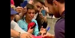 Emotivo video de un pequeño al conocer a Lionel Messi
