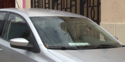 Latente peligro traer placas al interior del coche: Educación Vial