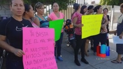 Piden madres remuevan a maestro de Primaria en Cajeme