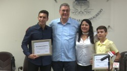 Reconocen a jóvenes que participaron en debate nacional