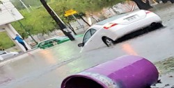 Caos, daños y rescates, tras tormenta en Monterrey