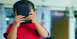 Un niño de 4 años llama a Emergencias y salva a su madre
