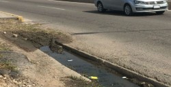 Alcantarillas sin rejillas por la Pedro Infante
