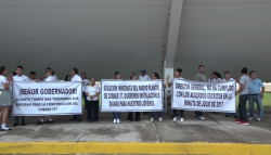 Maestros y estudiantes de COBAES 37 realizan protesta